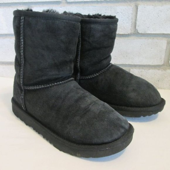 UGG Classic II Children's Sheepskin Boot 1017703K sz 2 - Picture 1 of 7